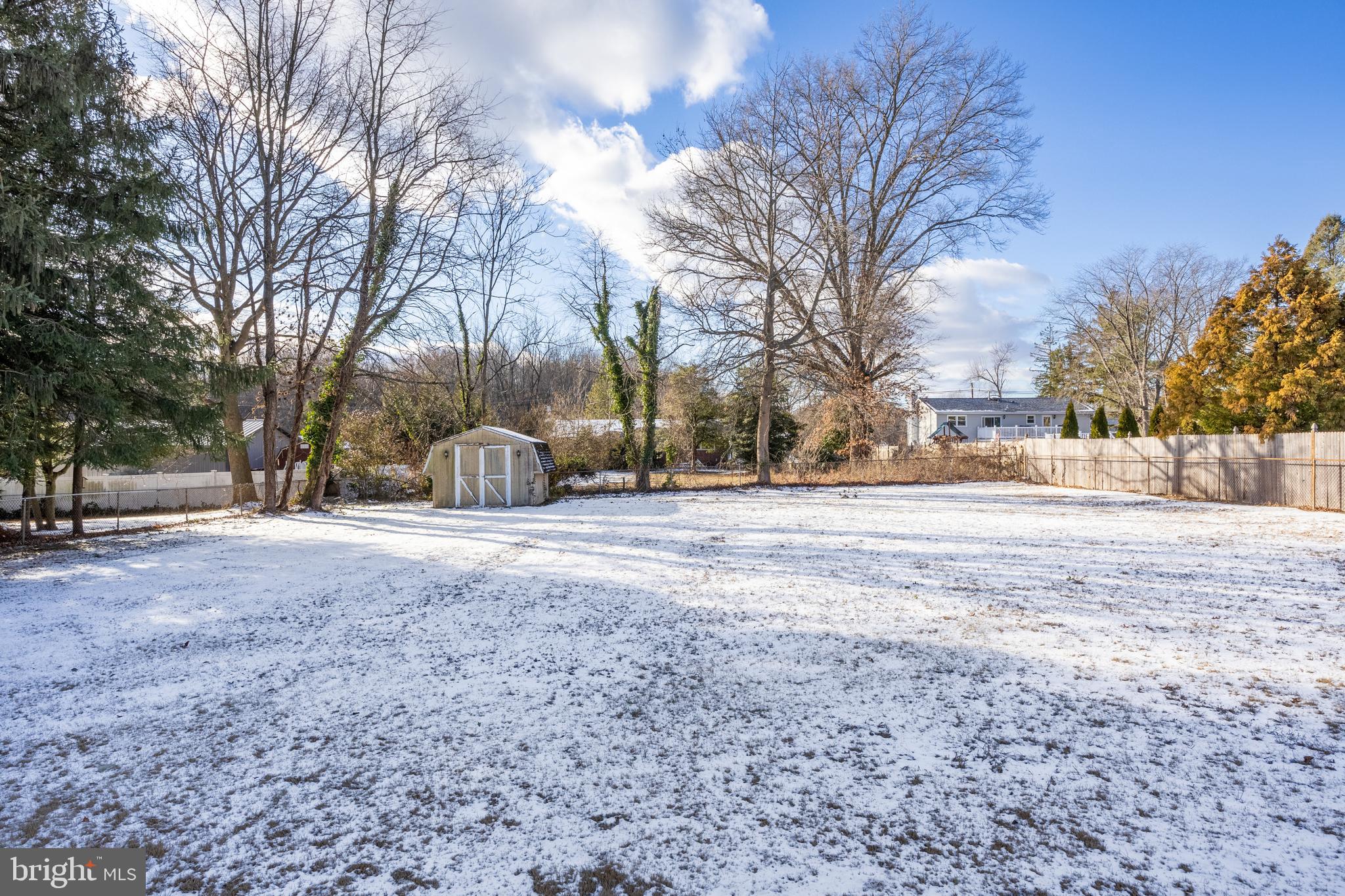 10 Evergreen Ln