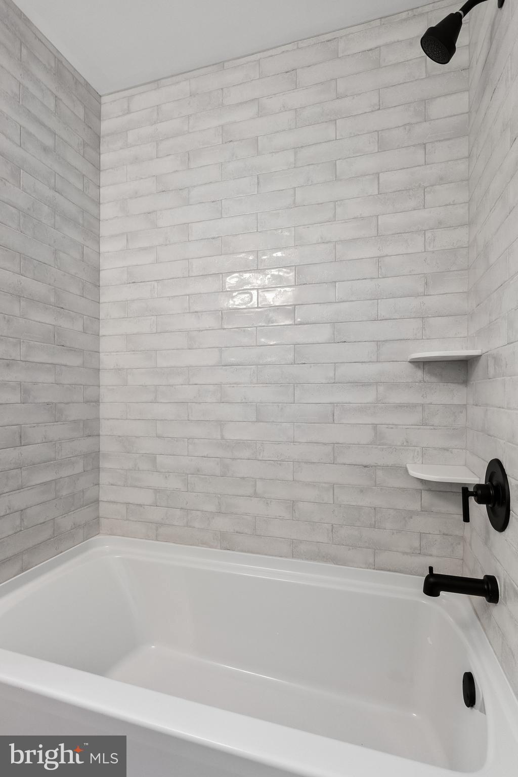 10 Evergreen Ln
