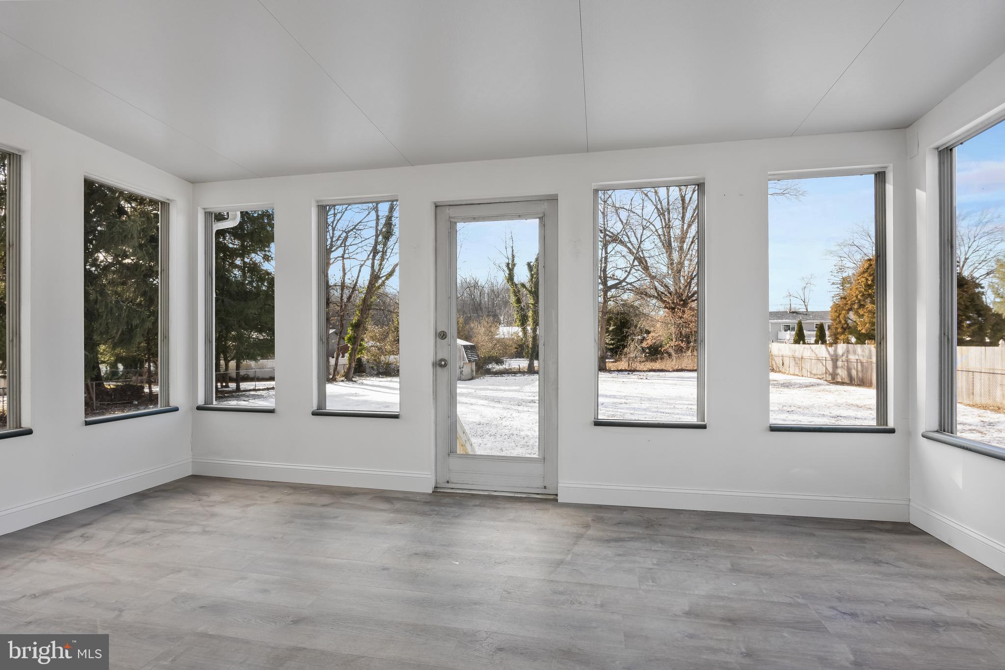 10 Evergreen Ln