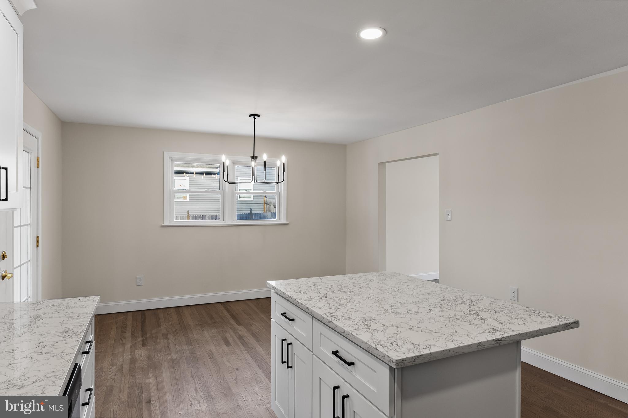 10 Evergreen Ln