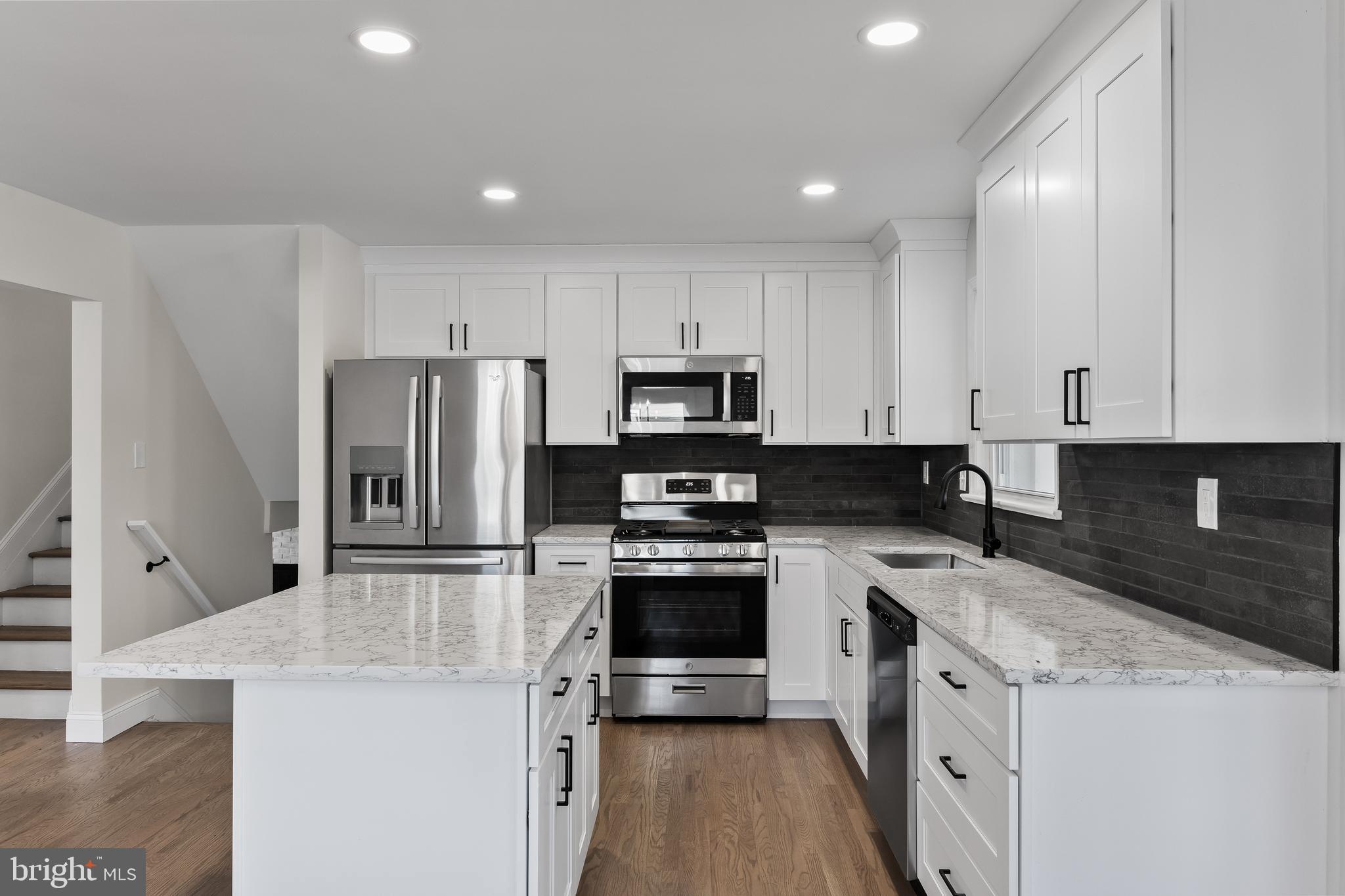 10 Evergreen Ln