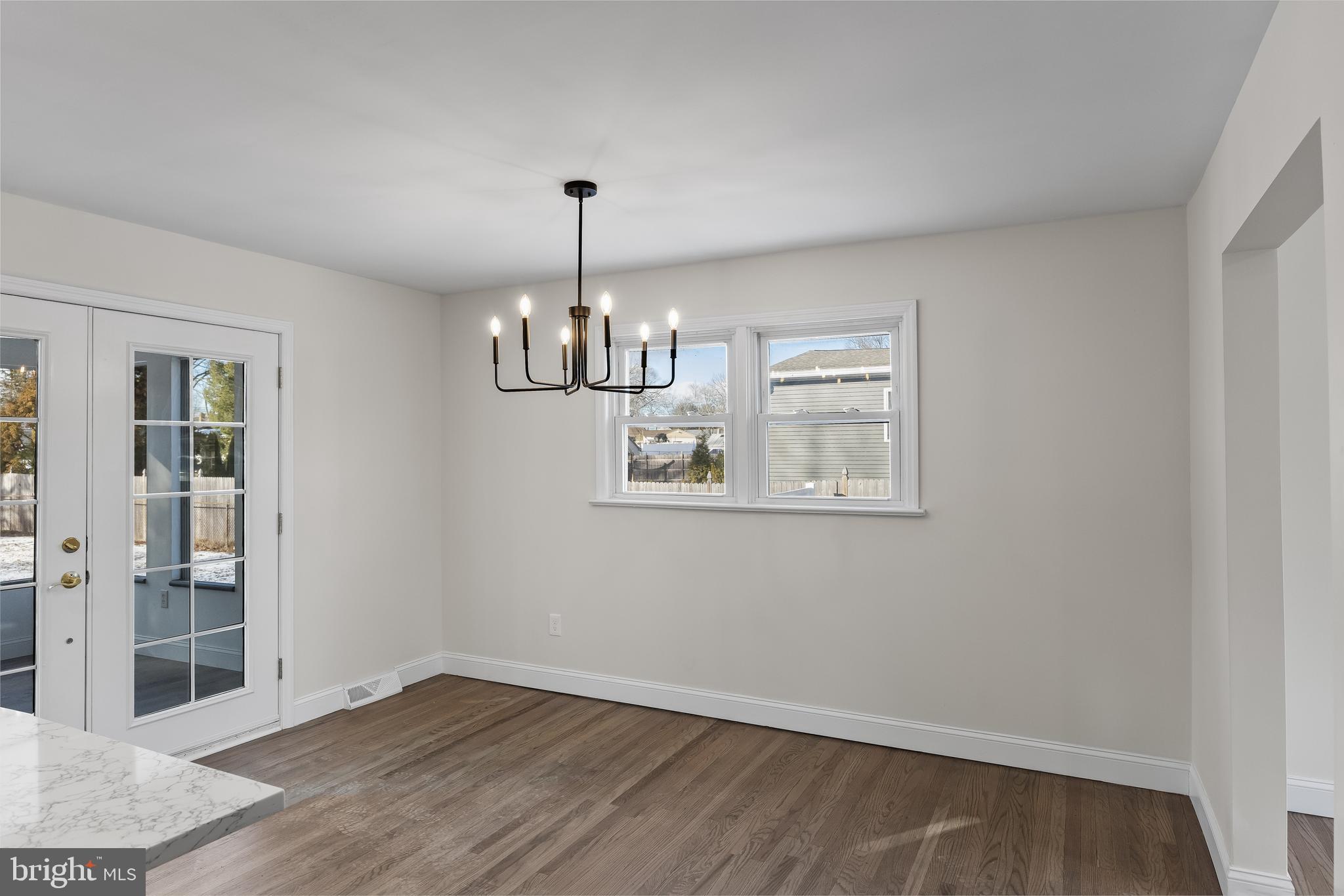 10 Evergreen Ln