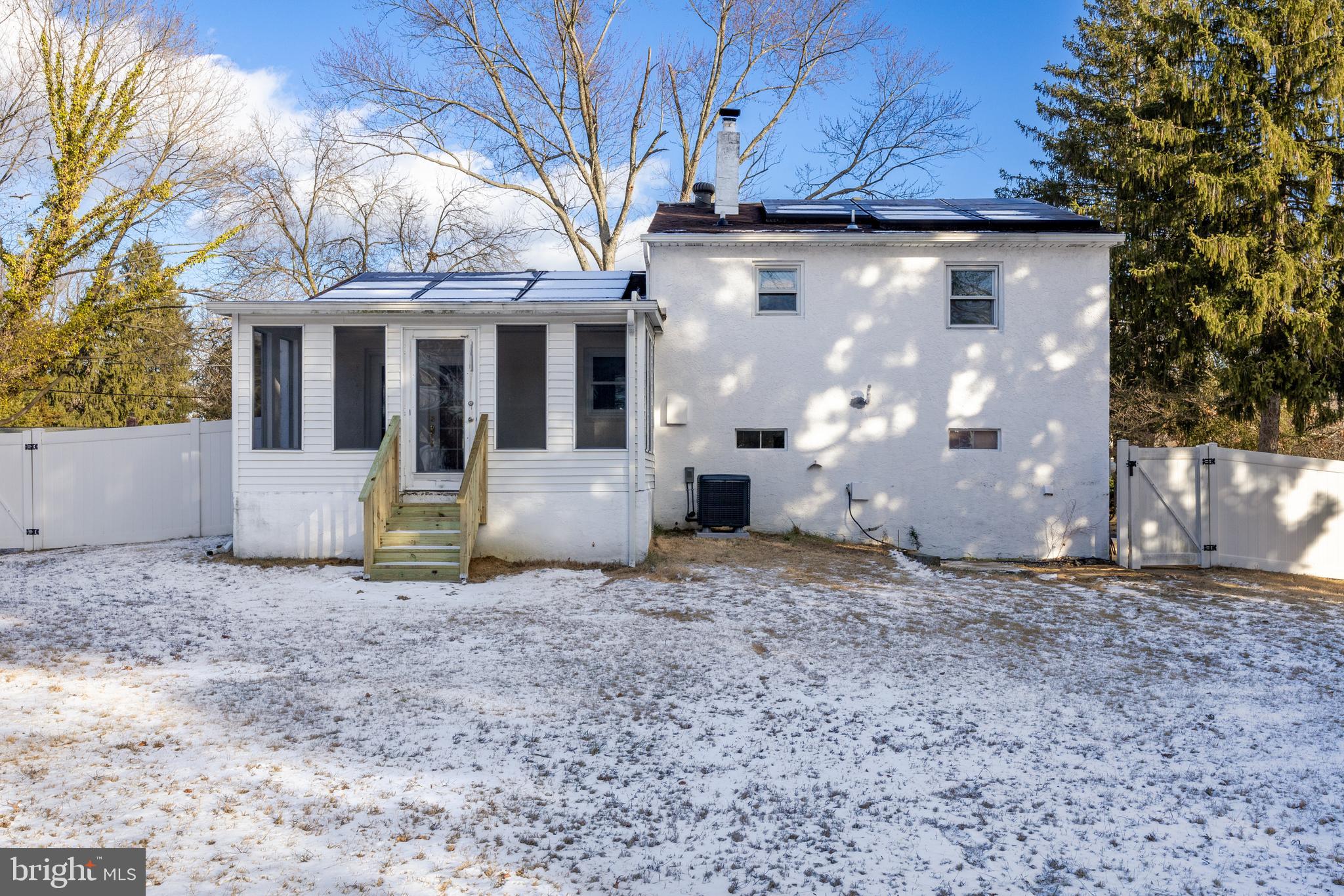 10 Evergreen Ln