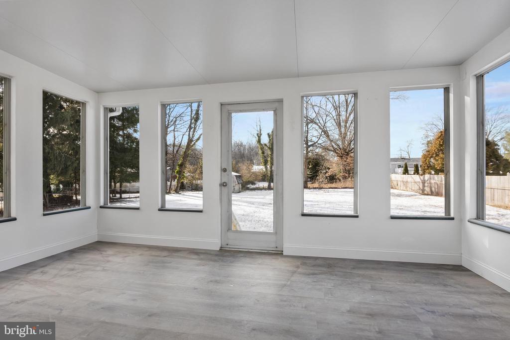 10 Evergreen Ln
