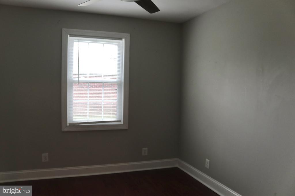 102 E MAIN ST