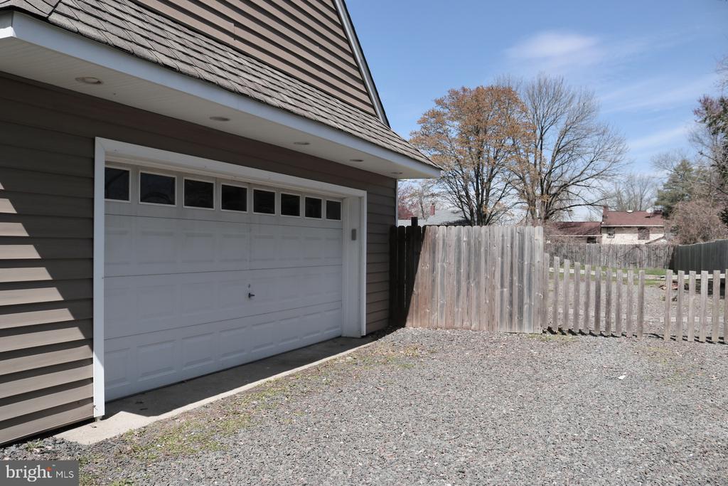 102 E MAIN ST