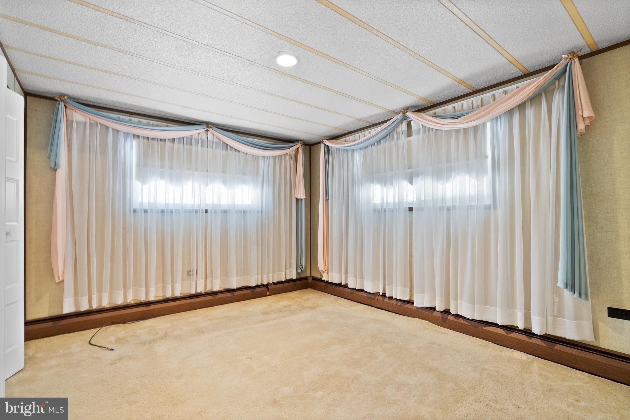 76 Holly Ct