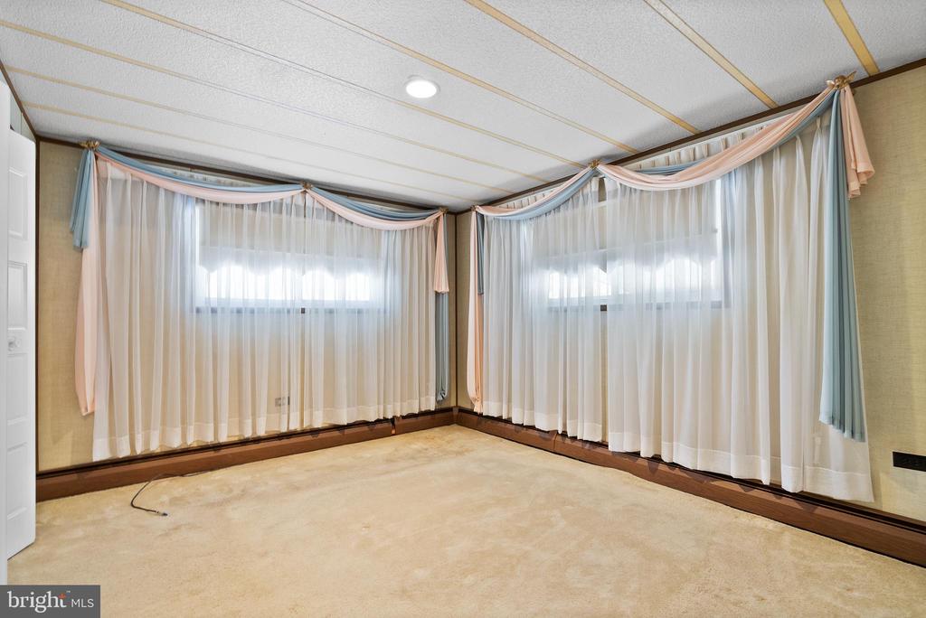 76 Holly Ct