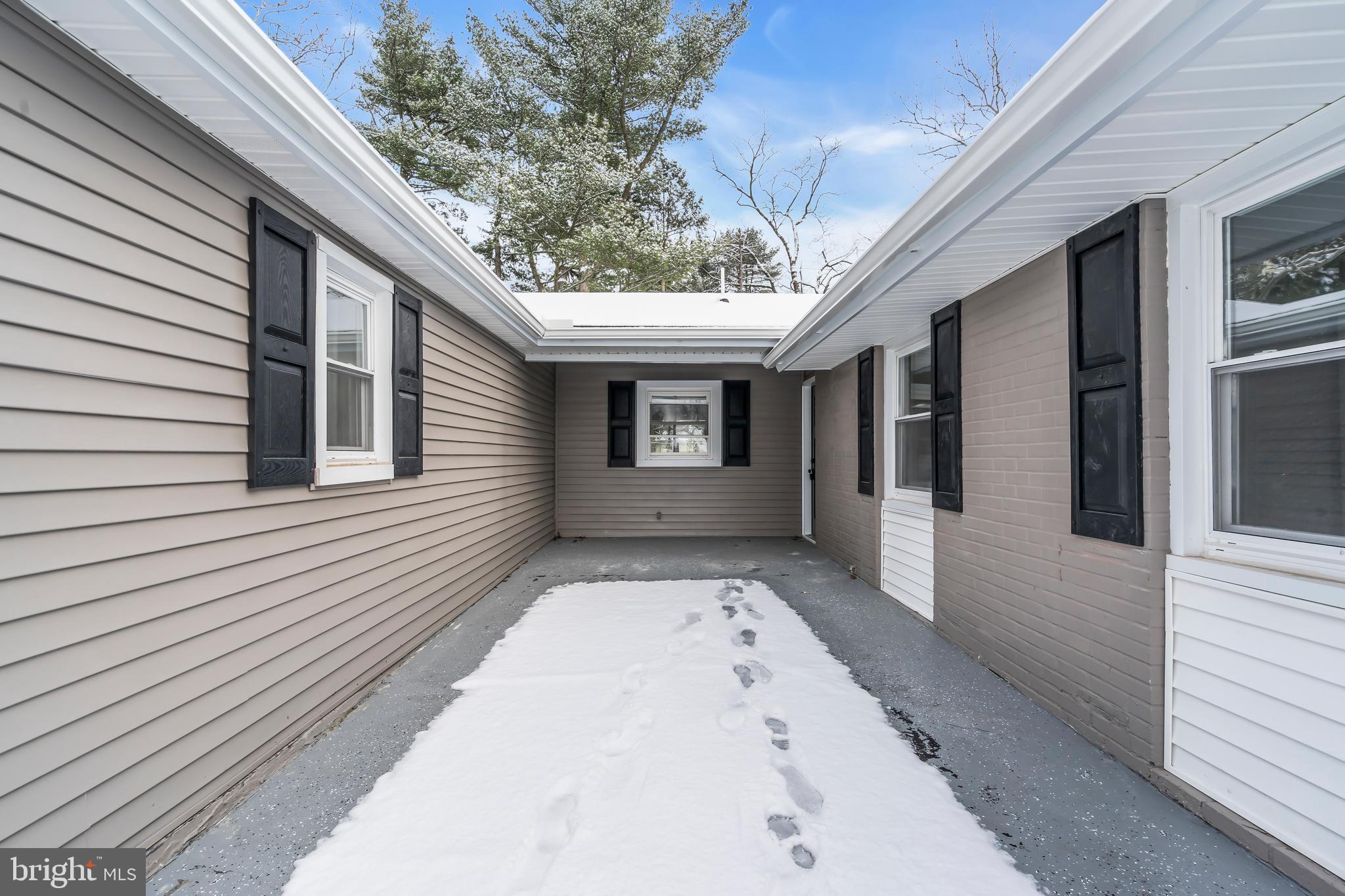 56 BARRINGTON LANE