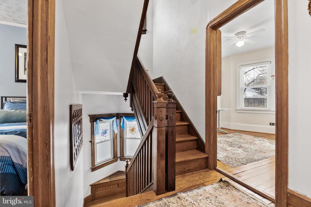 300 VINE STREET