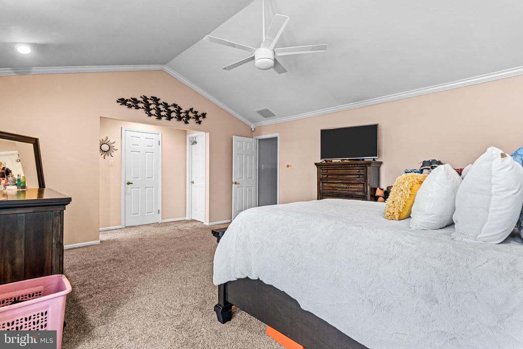 7 CORLEN COURT