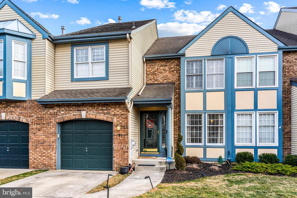7 CORLEN COURT