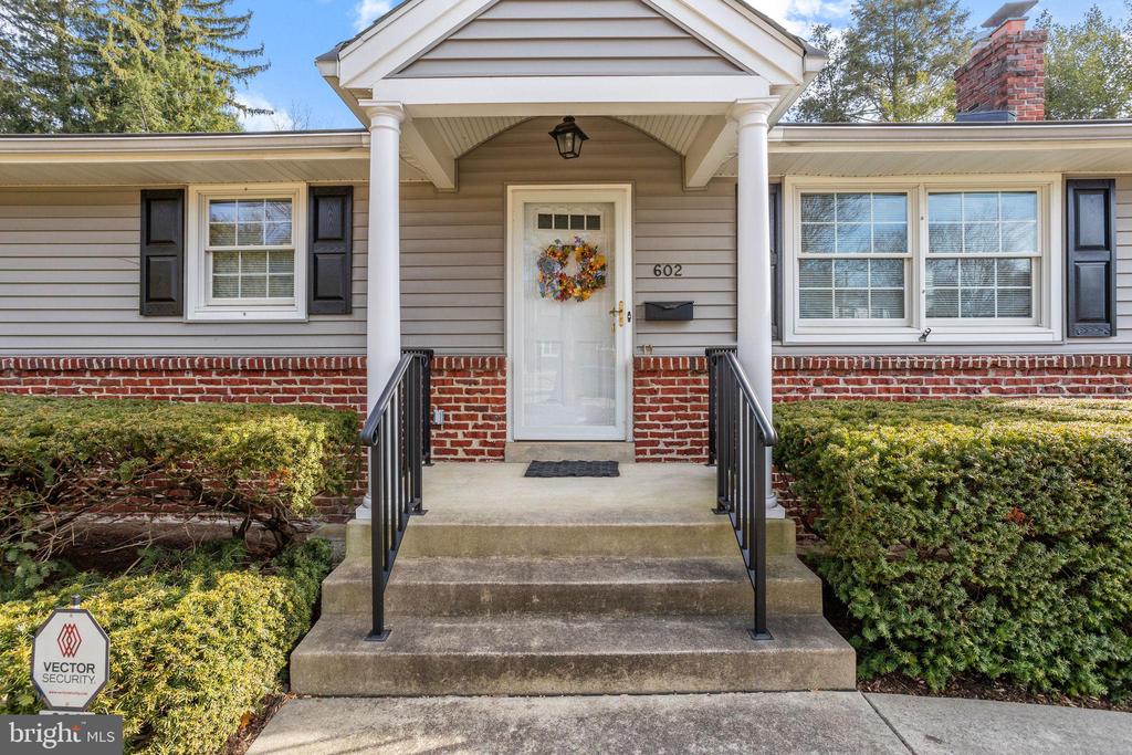 602 WINDSOR PLACE