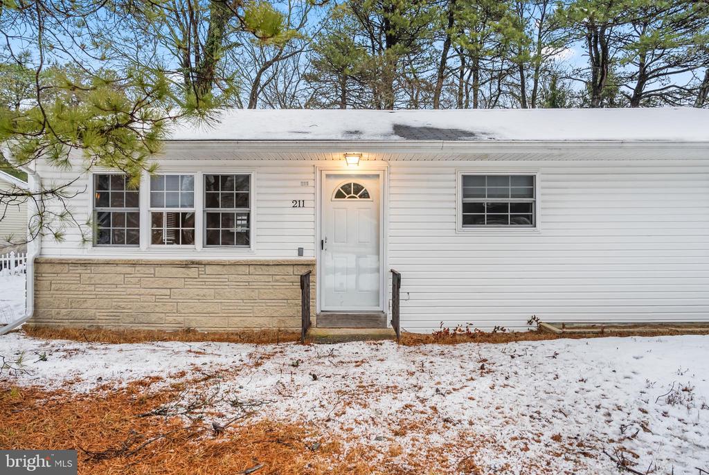 211 Robin Rd