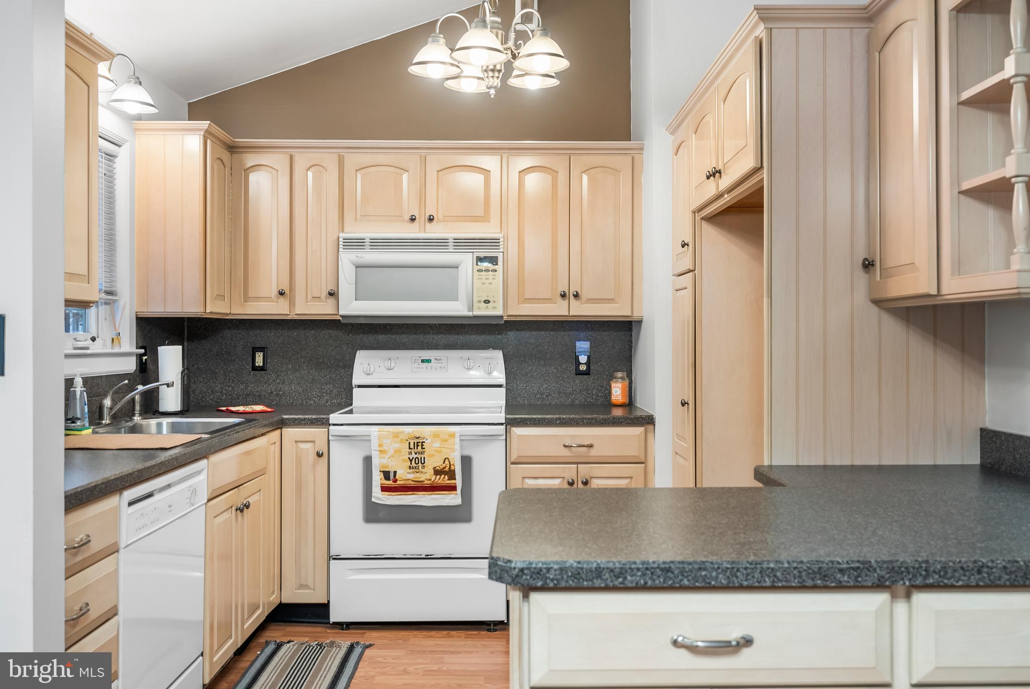 211 Robin Rd