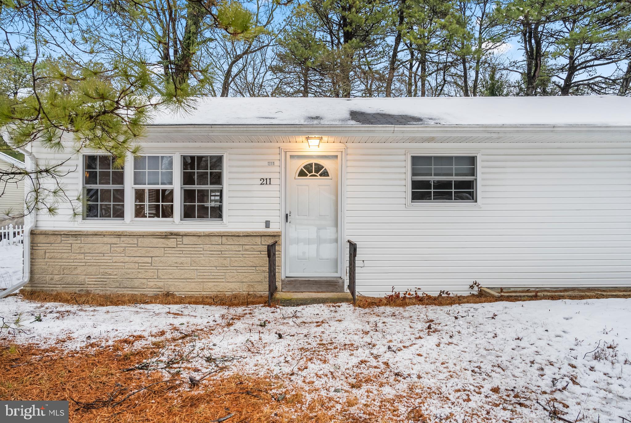 211 Robin Rd