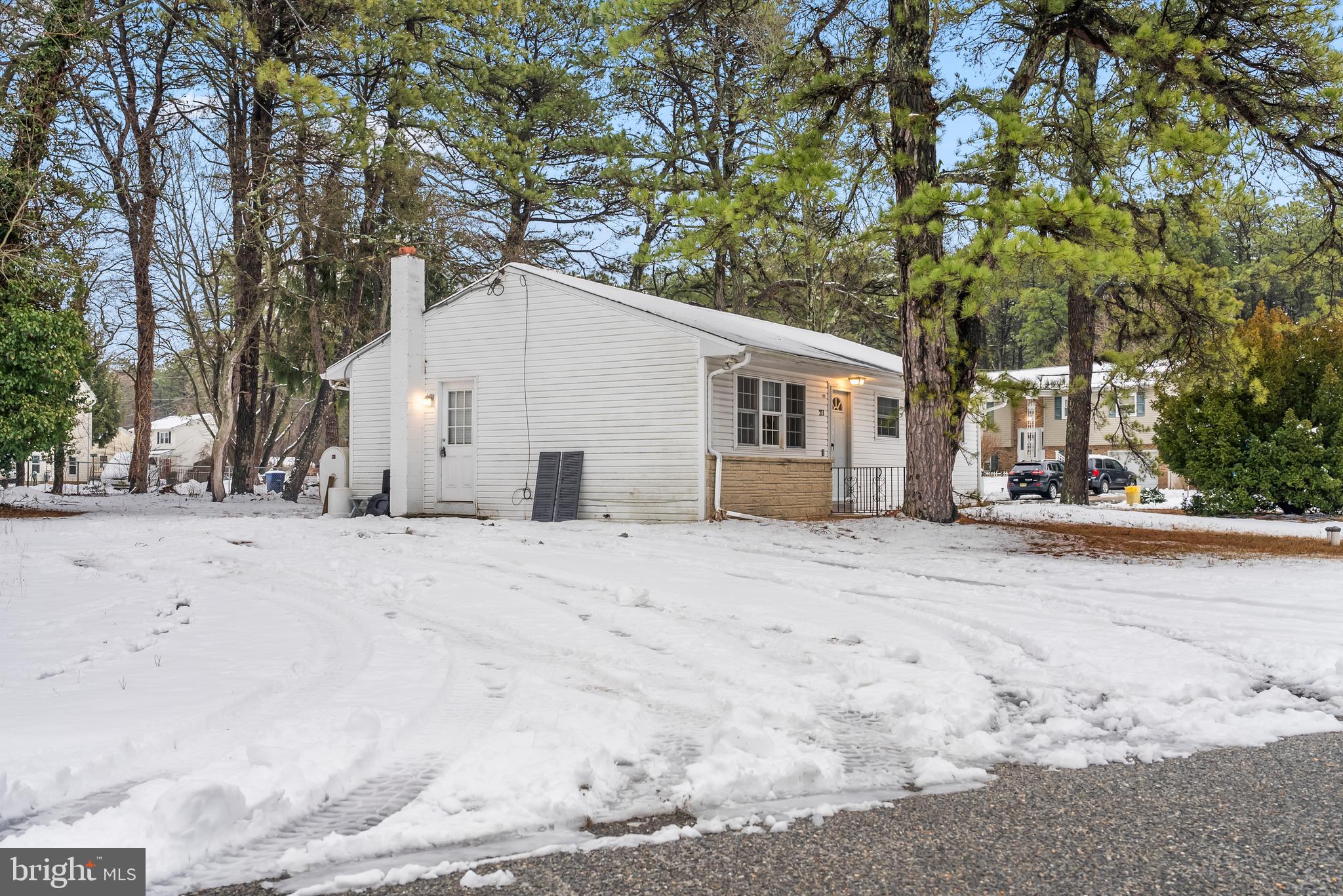 211 Robin Rd