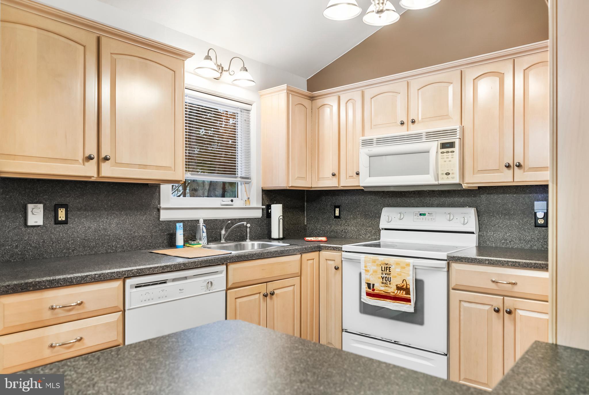 211 Robin Rd