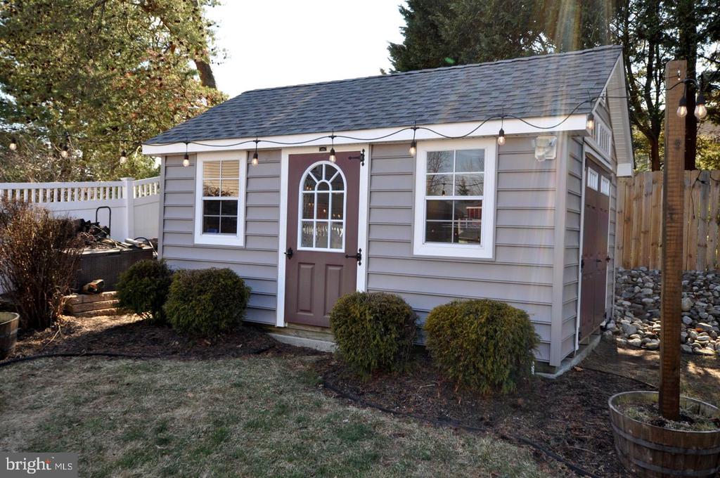 206 KNOTTY OAK DRIVE
