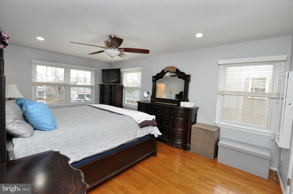 206 KNOTTY OAK DRIVE