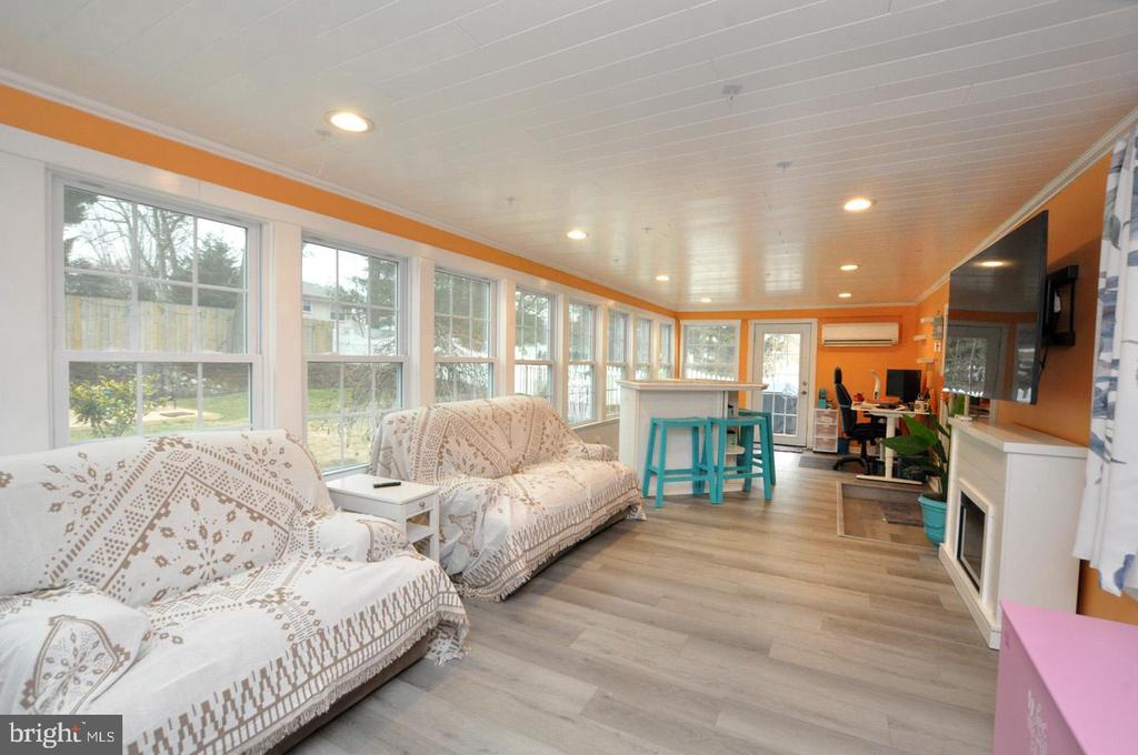 206 KNOTTY OAK DRIVE