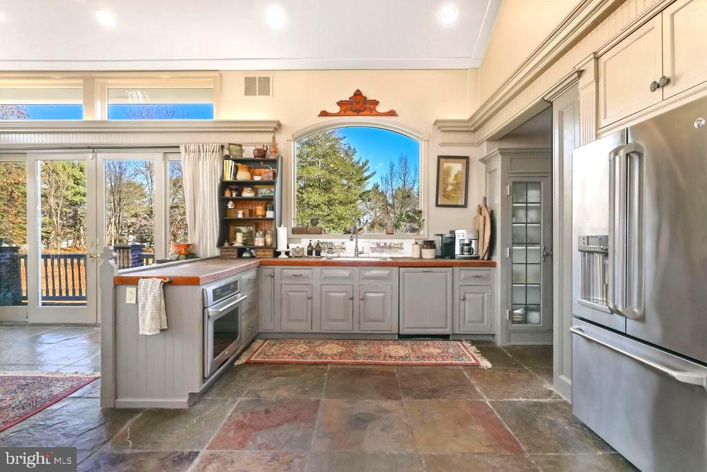 9 EAYRESTOWN ROAD