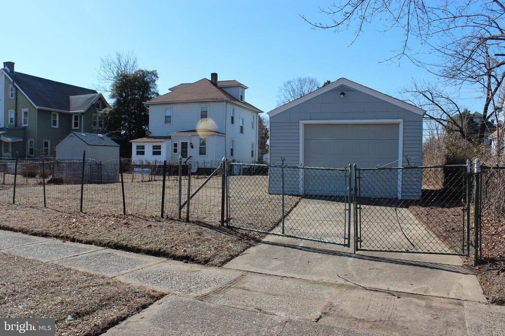 522 BENTLEY AVENUE
