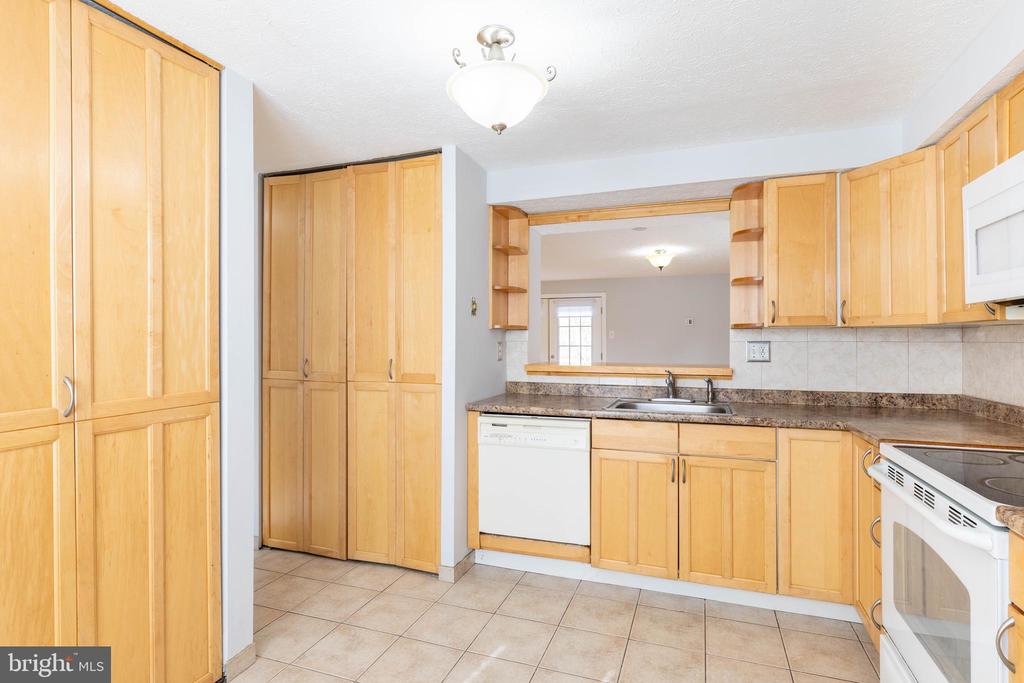 22 WATERVIEW COURT
