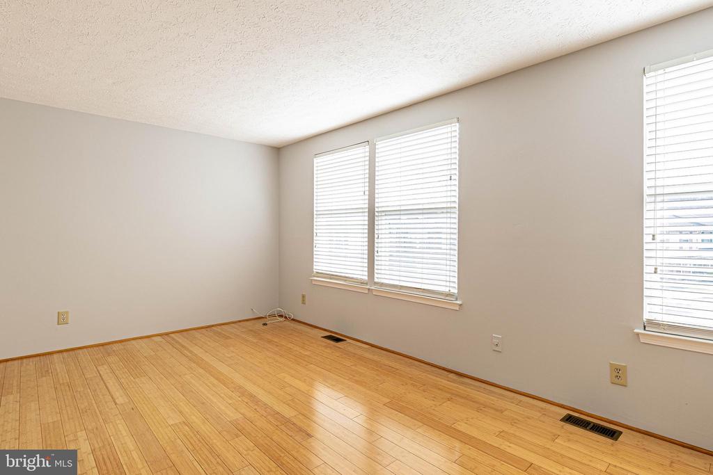 22 WATERVIEW COURT