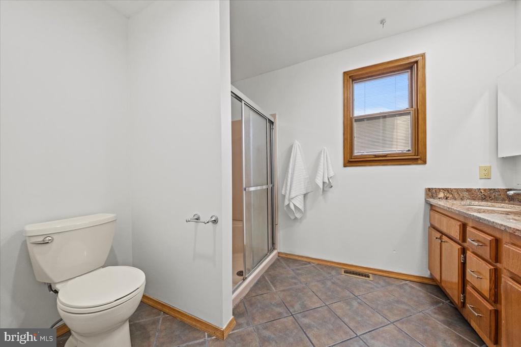 4 MAYVILLE LANE