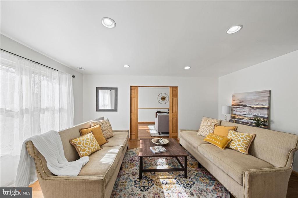 4 MAYVILLE LANE