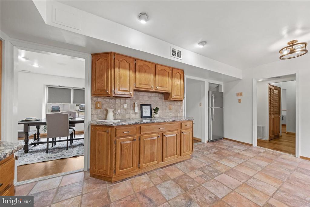 4 MAYVILLE LANE
