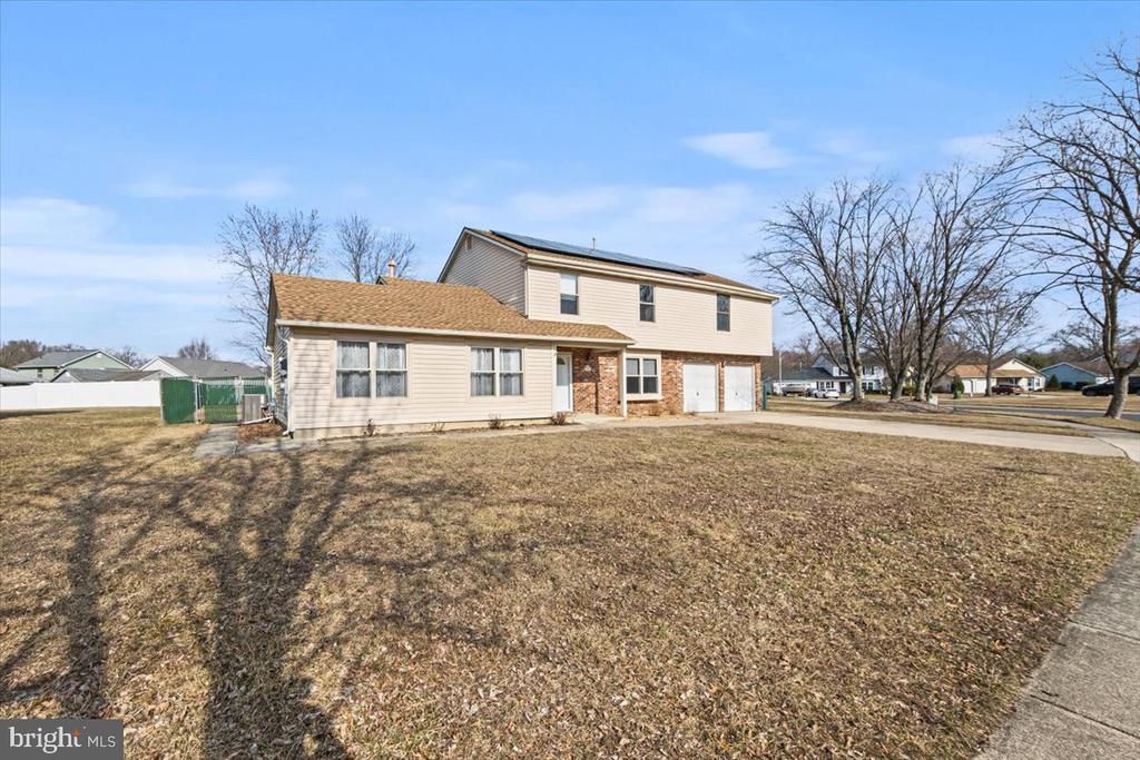 4 MAYVILLE LANE