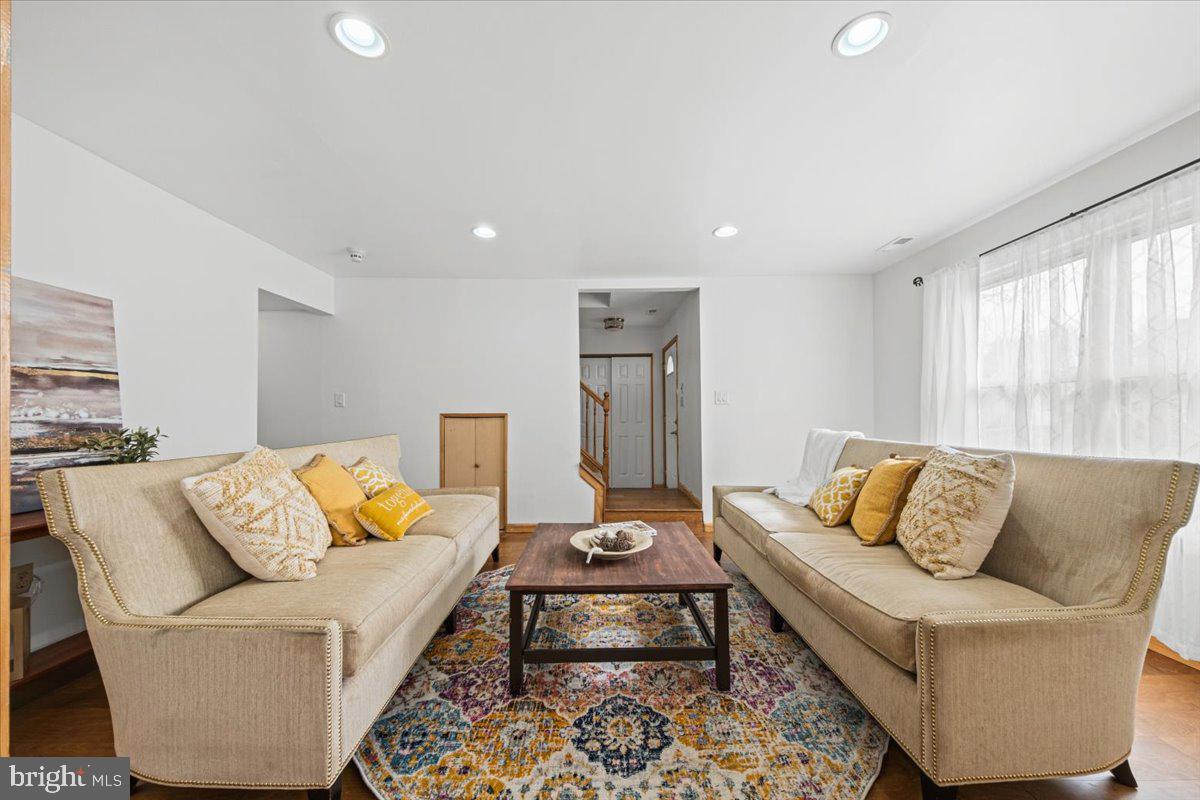 4 MAYVILLE LANE
