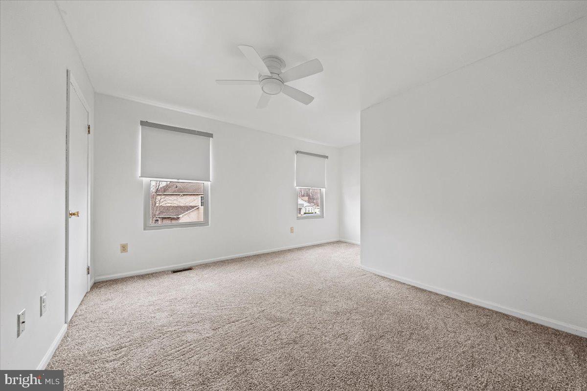 4 MAYVILLE LANE