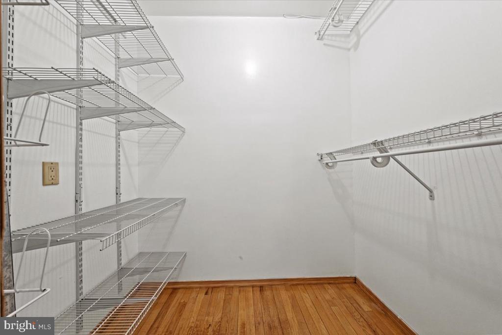 4 MAYVILLE LANE