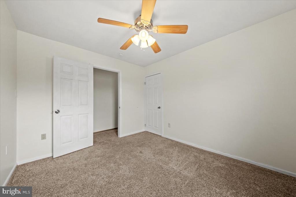4 MAYVILLE LANE