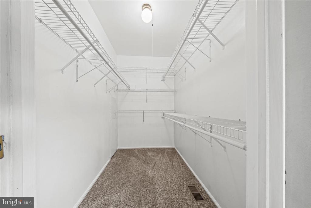 4 MAYVILLE LANE
