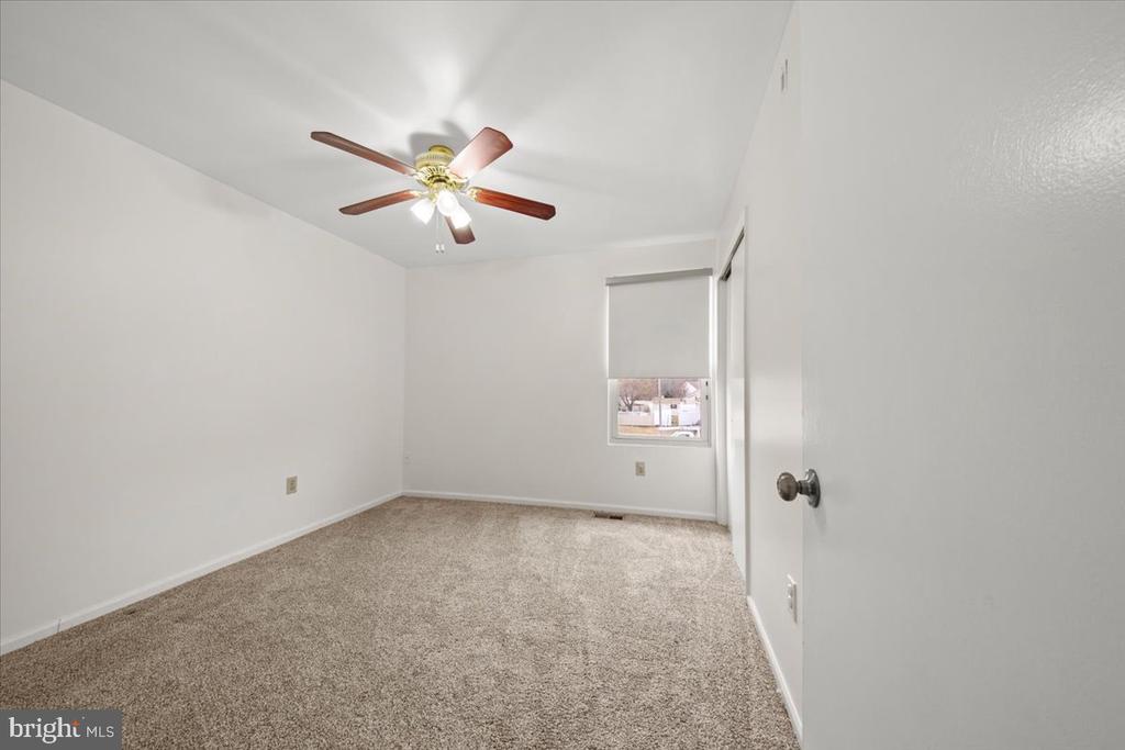 4 MAYVILLE LANE