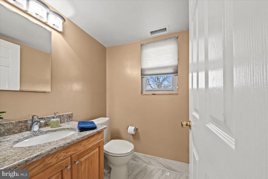 4 MAYVILLE LANE