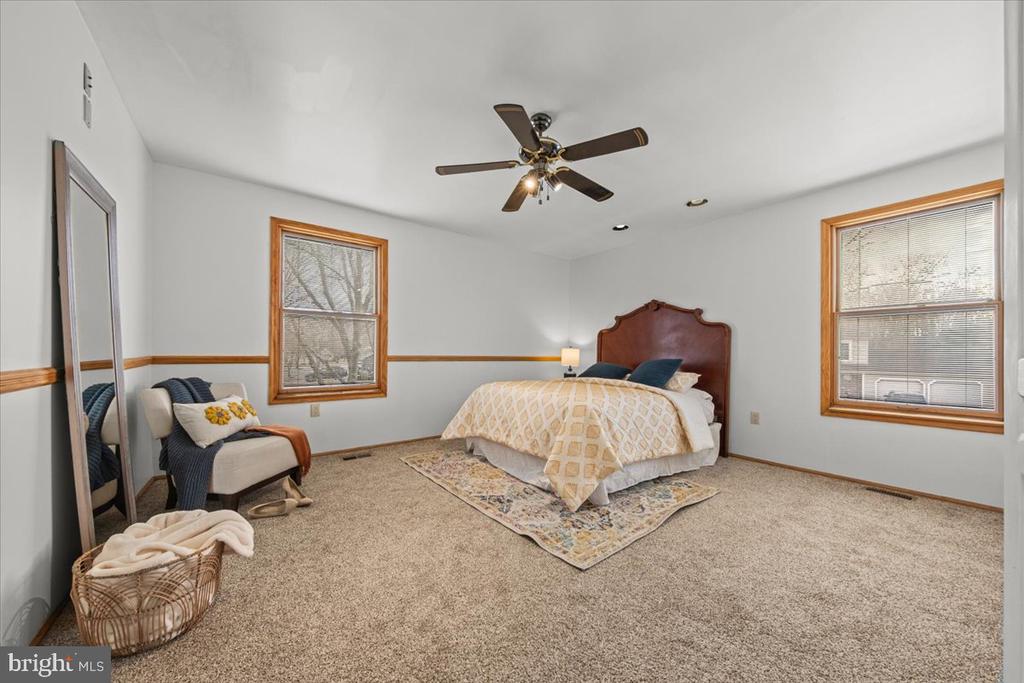 4 MAYVILLE LANE