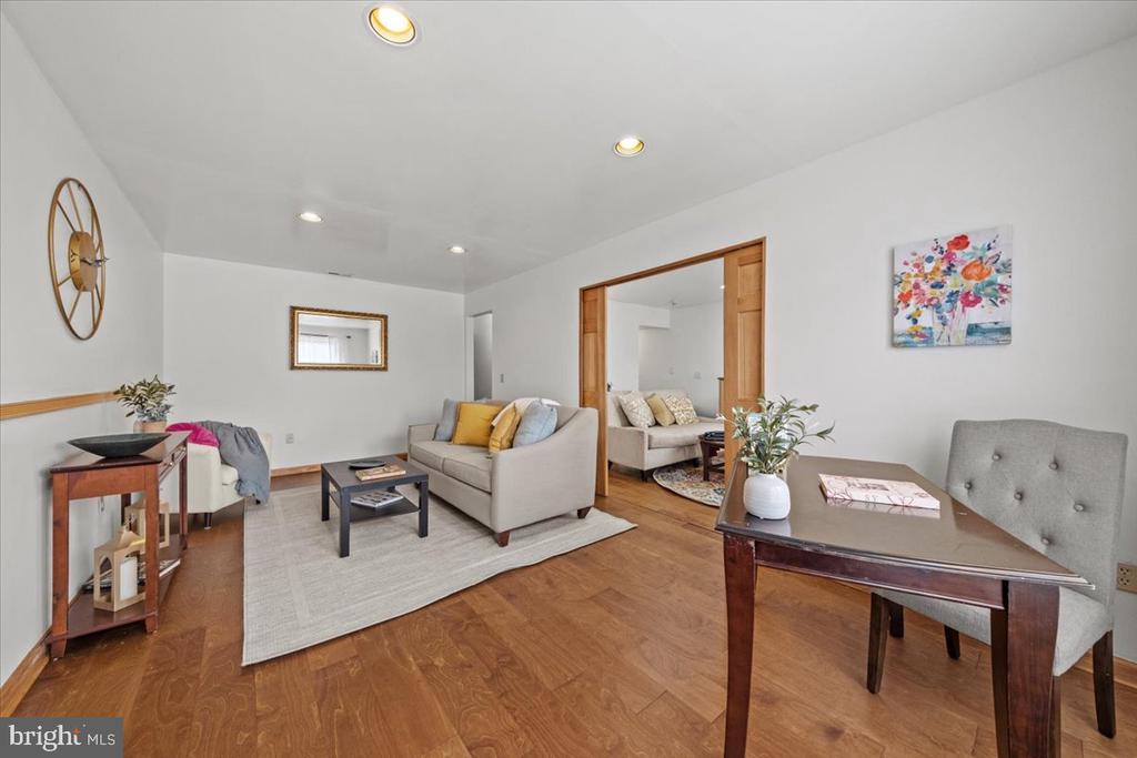 4 MAYVILLE LANE