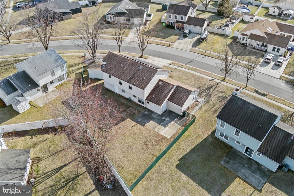 4 MAYVILLE LANE