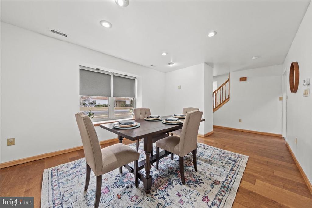 4 MAYVILLE LANE