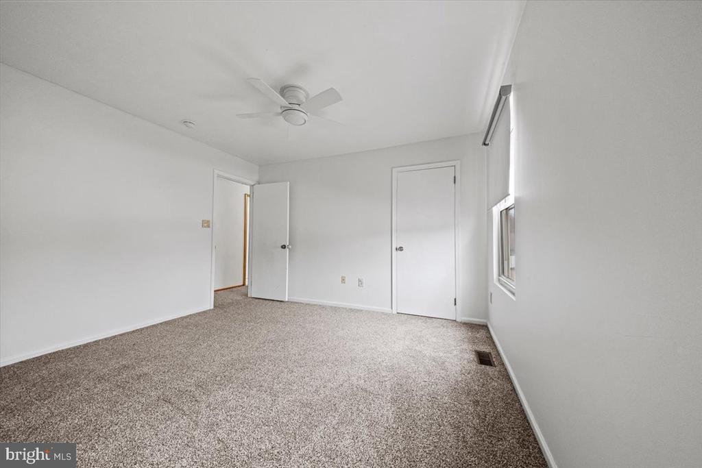4 MAYVILLE LANE