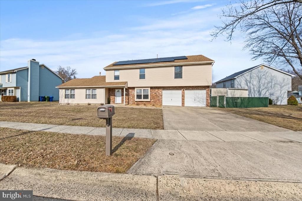 4 MAYVILLE LANE