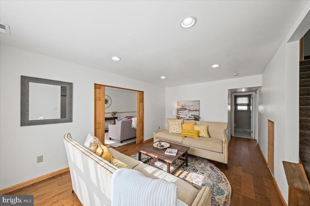 4 MAYVILLE LANE