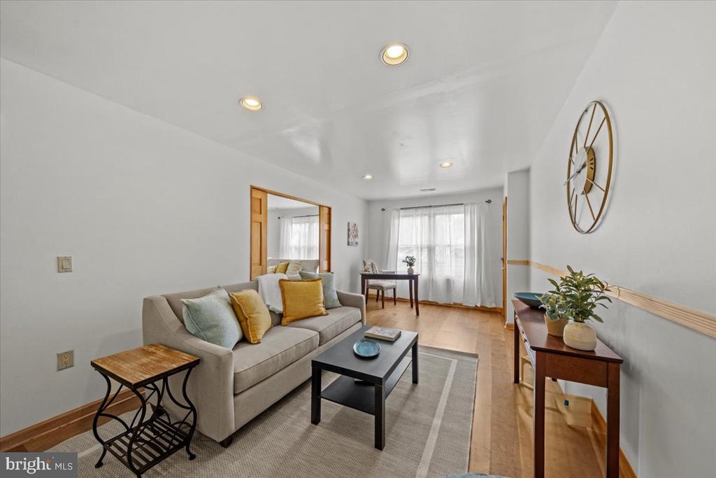 4 MAYVILLE LANE