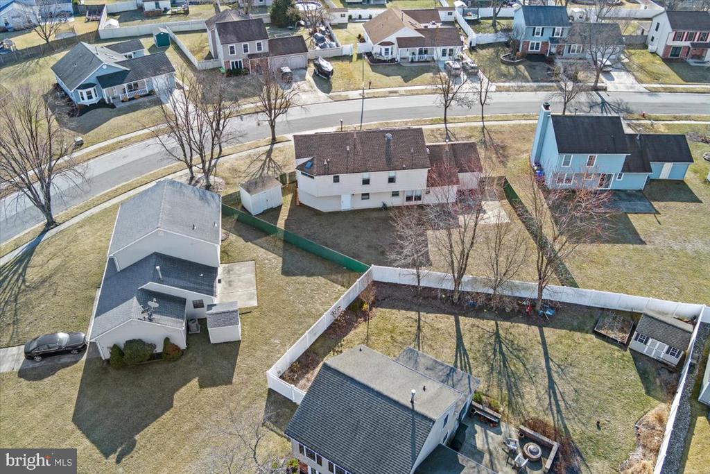 4 MAYVILLE LANE