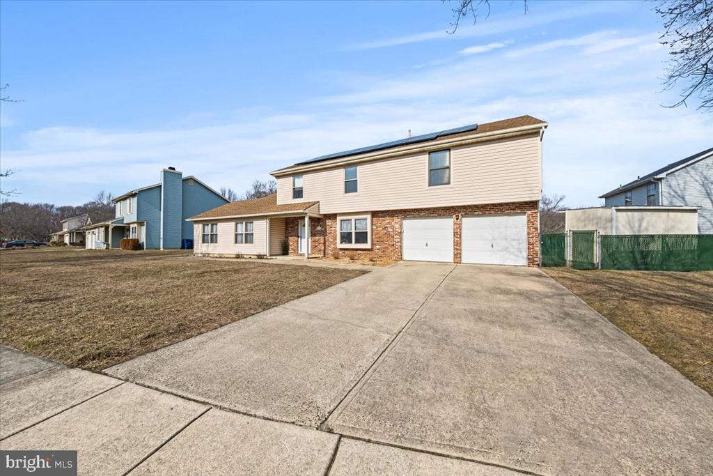 4 MAYVILLE LANE